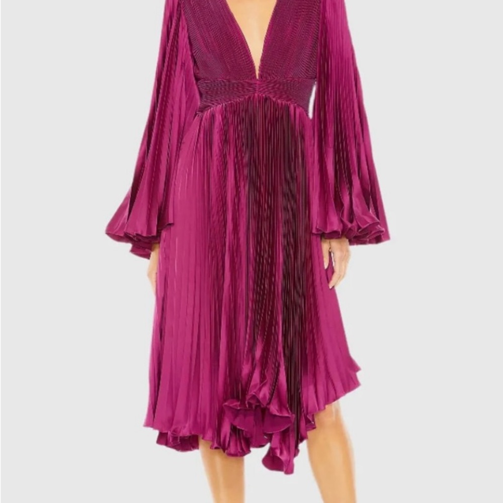 NWT - Mac Duggal Purple Long Flare Sleeve Pleated Dress in Size 4